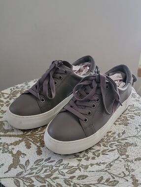 J/SLIDES Mauve Gray Platform Lace-Up Sneakers